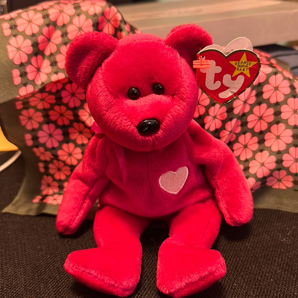 Rare Beanie Baby Valentina with tag and no marks. Tag has some wear.